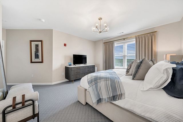 130 University Ave 1412, Westwood, MA 02090