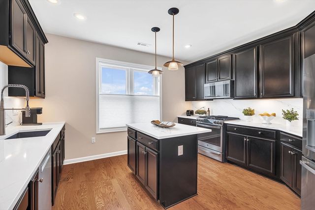 130 University Ave 1412, Westwood, MA 02090