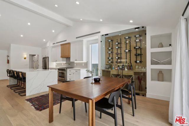 13117 Magnolia Boulevard, Sherman Oaks, CA 91423