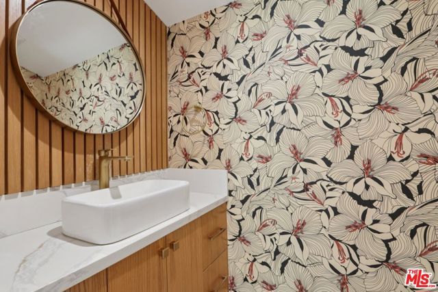 13117 Magnolia Boulevard, Sherman Oaks, CA 91423