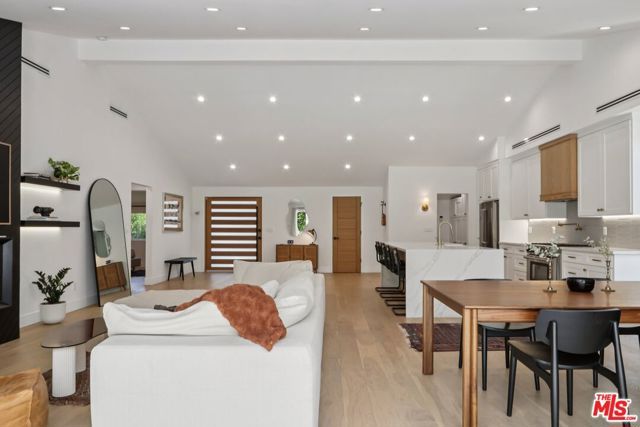 13117 Magnolia Boulevard, Sherman Oaks, CA 91423