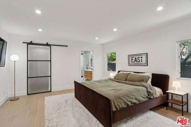 13117 Magnolia Boulevard, Sherman Oaks, CA 91423