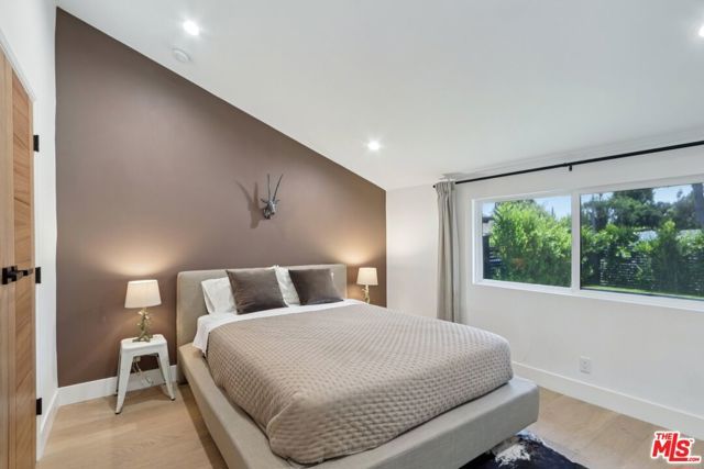 13117 Magnolia Boulevard, Sherman Oaks, CA 91423