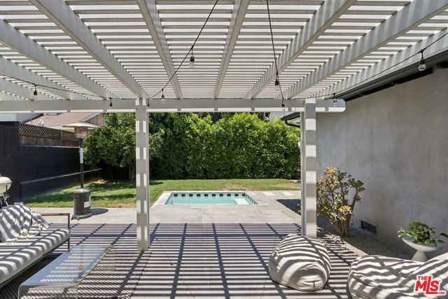 13117 Magnolia Boulevard, Sherman Oaks, CA 91423