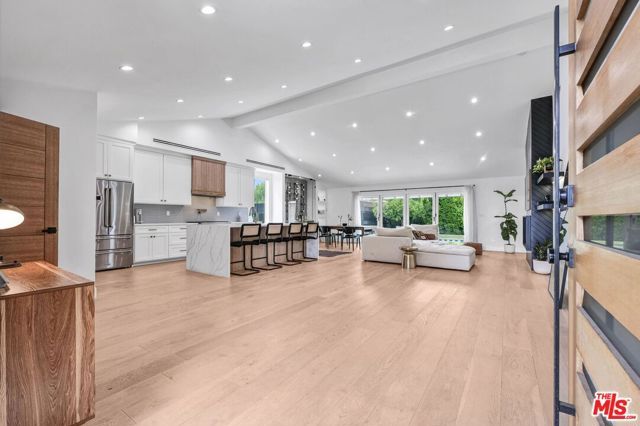 13117 Magnolia Boulevard, Sherman Oaks, CA 91423