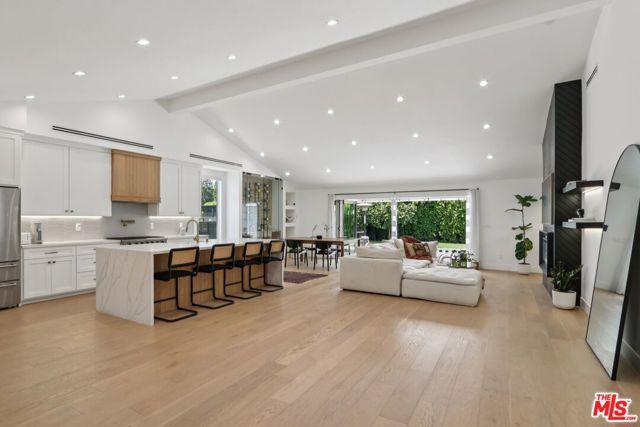 13117 Magnolia Boulevard, Sherman Oaks, CA 91423