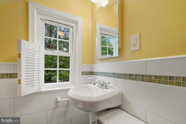 820 DAVIS AVE, Takoma Park, MD 20912