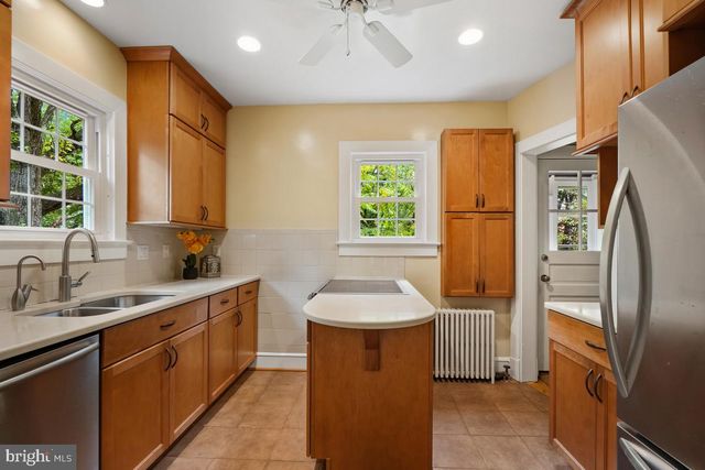 820 DAVIS AVE, Takoma Park, MD 20912