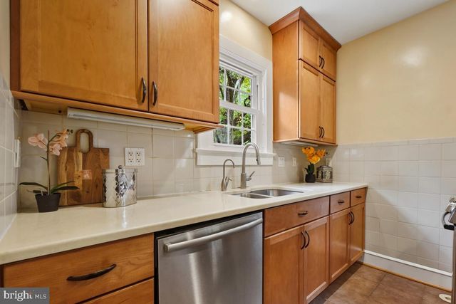 820 DAVIS AVE, Takoma Park, MD 20912