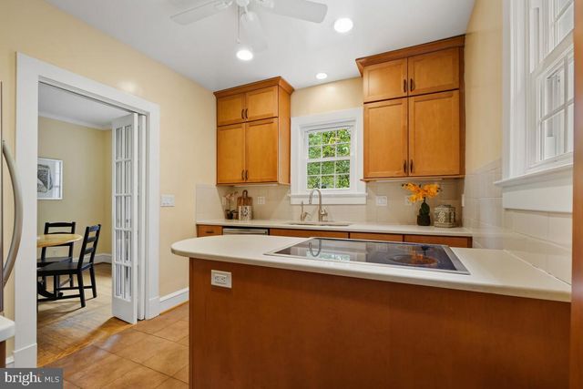 820 DAVIS AVE, Takoma Park, MD 20912