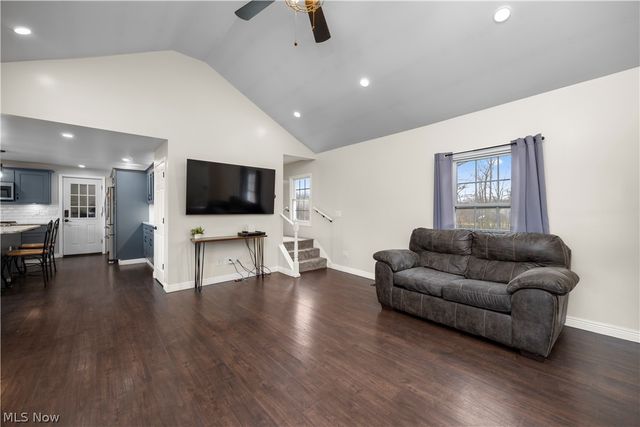 6635 Lake Ave, Elyria, OH 44035