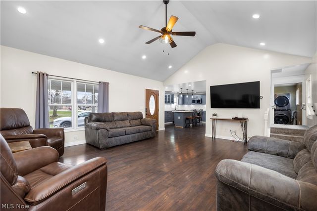 6635 Lake Ave, Elyria, OH 44035