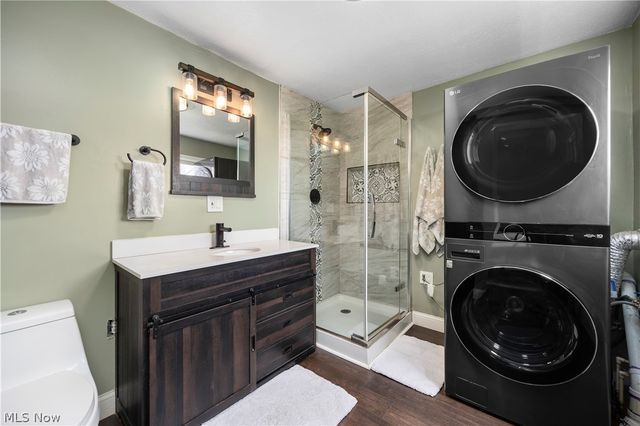 6635 Lake Ave, Elyria, OH 44035