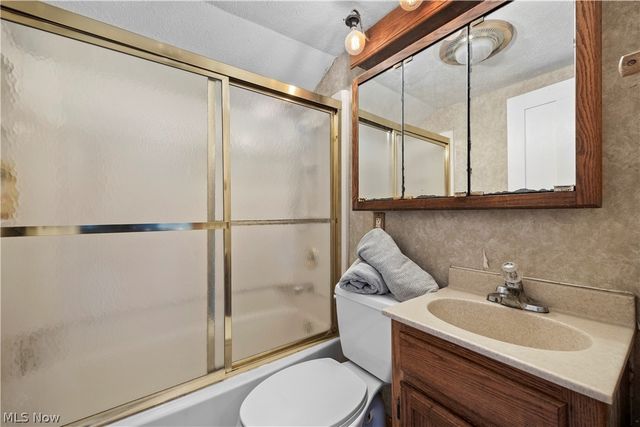 6635 Lake Ave, Elyria, OH 44035