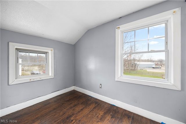 6635 Lake Ave, Elyria, OH 44035