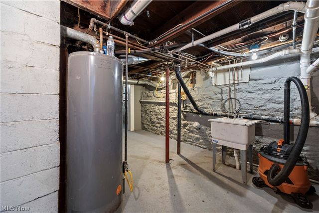 6635 Lake Ave, Elyria, OH 44035