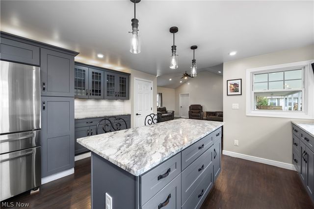 6635 Lake Ave, Elyria, OH 44035