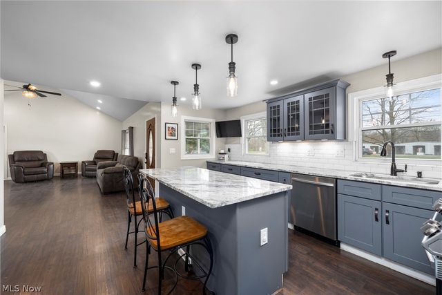 6635 Lake Ave, Elyria, OH 44035