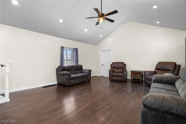 6635 Lake Ave, Elyria, OH 44035