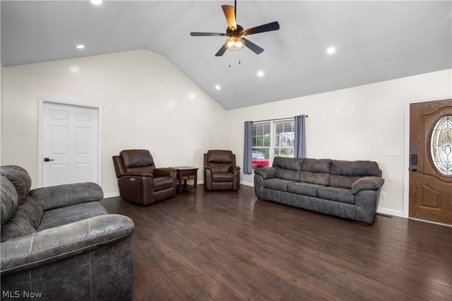 6635 Lake Ave, Elyria, OH 44035