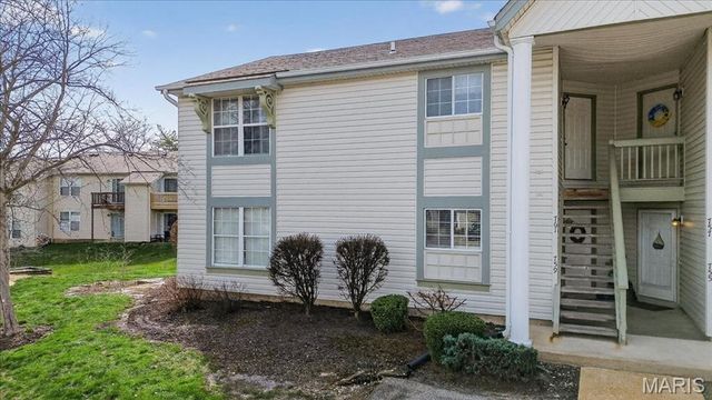 761 Sugar Glen Drive 5, St Peters, MO 63376