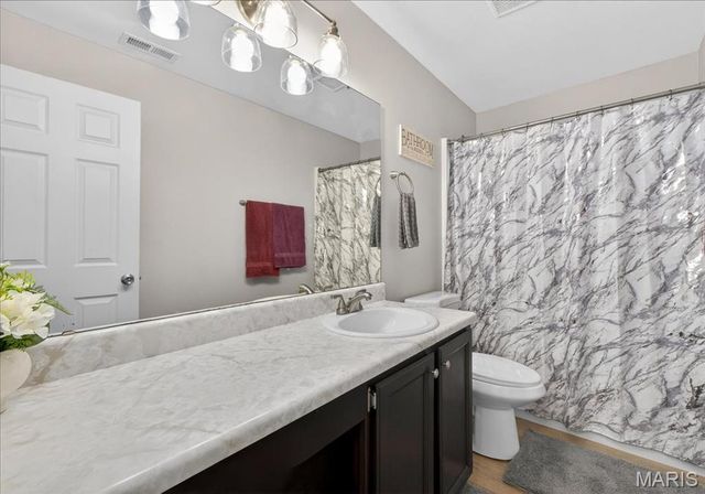 761 Sugar Glen Drive 5, St Peters, MO 63376