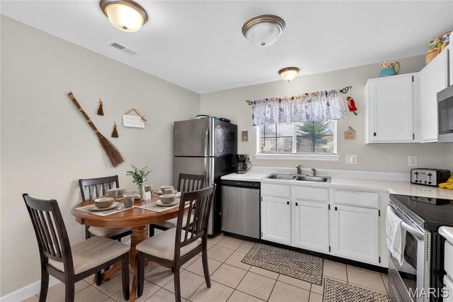 761 Sugar Glen Drive 5, St Peters, MO 63376