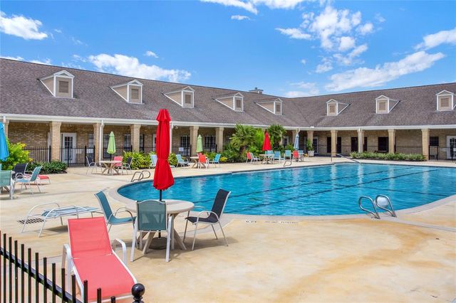 3302 S Country Meadows Lane, Pearland, TX 77584