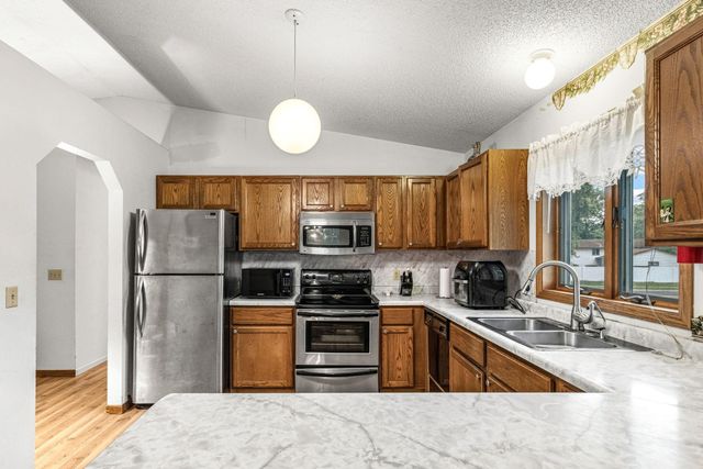 6672 Dawn Way, Inver Grove Heights, MN 55076