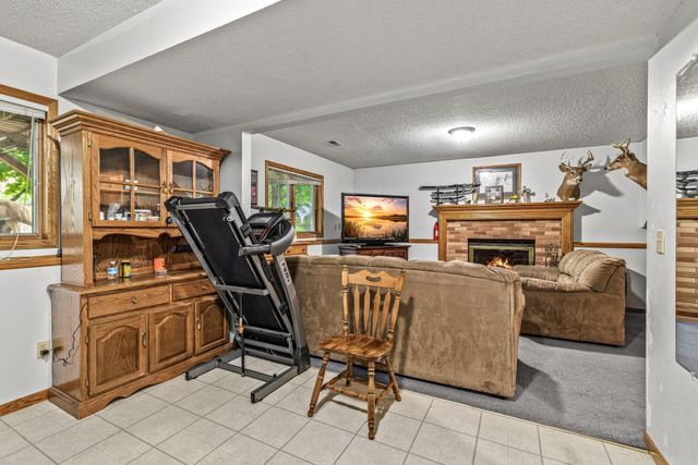 6672 Dawn Way, Inver Grove Heights, MN 55076