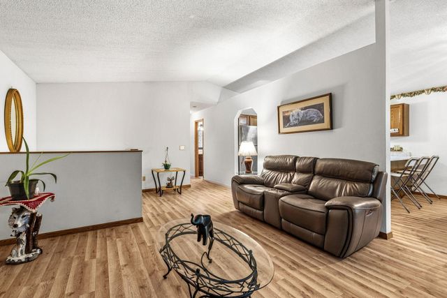 6672 Dawn Way, Inver Grove Heights, MN 55076