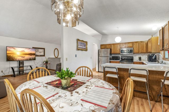 6672 Dawn Way, Inver Grove Heights, MN 55076