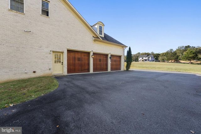 11561 STUART MILL RD, Oakton, VA 22124