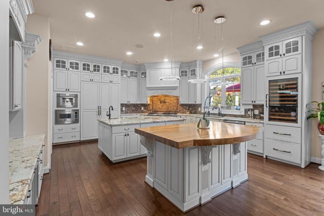11561 STUART MILL RD, Oakton, VA 22124