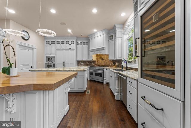 11561 STUART MILL RD, Oakton, VA 22124