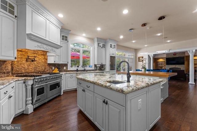 11561 STUART MILL RD, Oakton, VA 22124