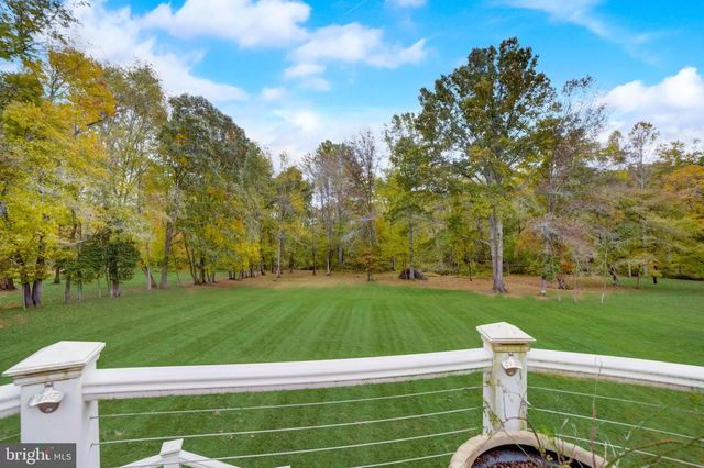 11561 STUART MILL RD, Oakton, VA 22124