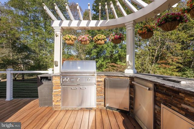 11561 STUART MILL RD, Oakton, VA 22124