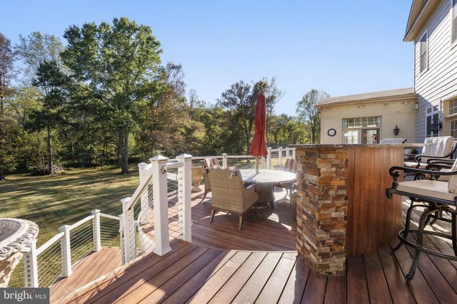 11561 STUART MILL RD, Oakton, VA 22124