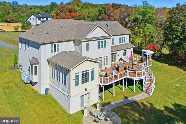 11561 STUART MILL RD, Oakton, VA 22124
