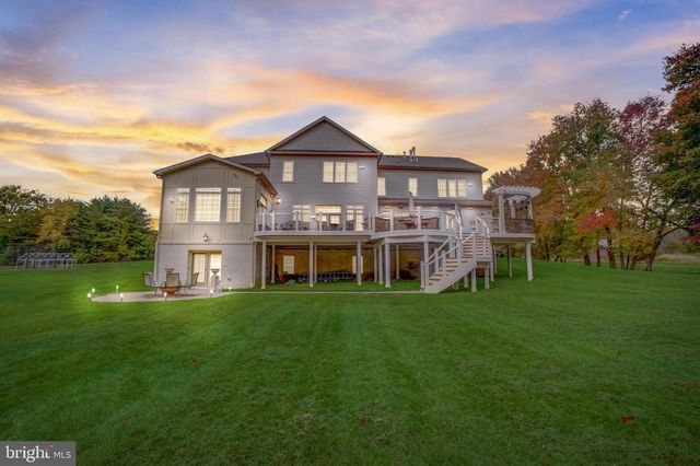 11561 STUART MILL RD, Oakton, VA 22124