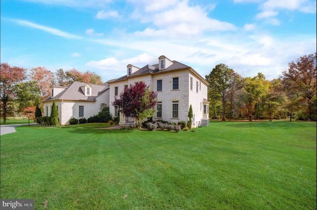 11561 STUART MILL RD, Oakton, VA 22124