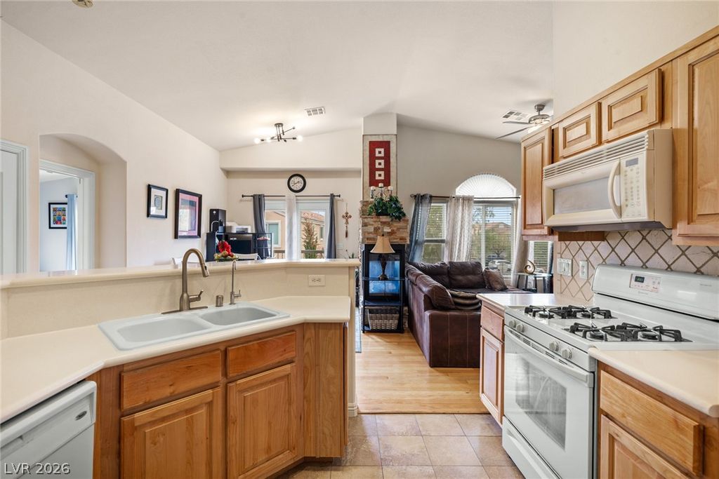 8779 Horizon Wind Avenue 101, Las Vegas, NV 89178 — photo 3
