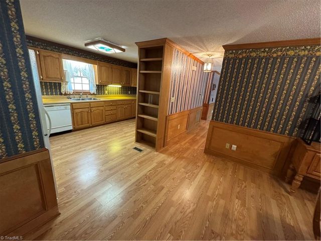 6543 NC Highway 66 S, King, NC 27021