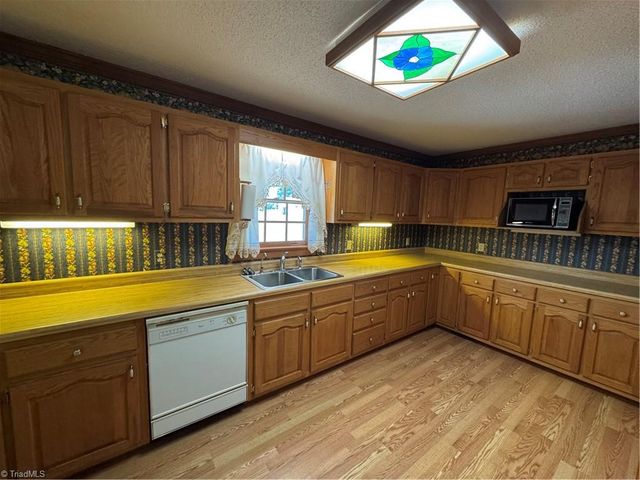 6543 NC Highway 66 S, King, NC 27021