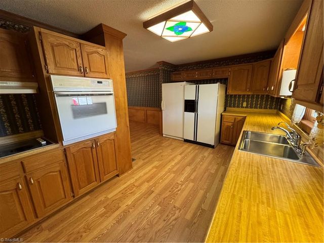 6543 NC Highway 66 S, King, NC 27021