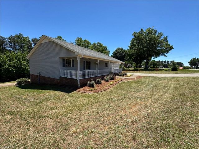 6543 NC Highway 66 S, King, NC 27021