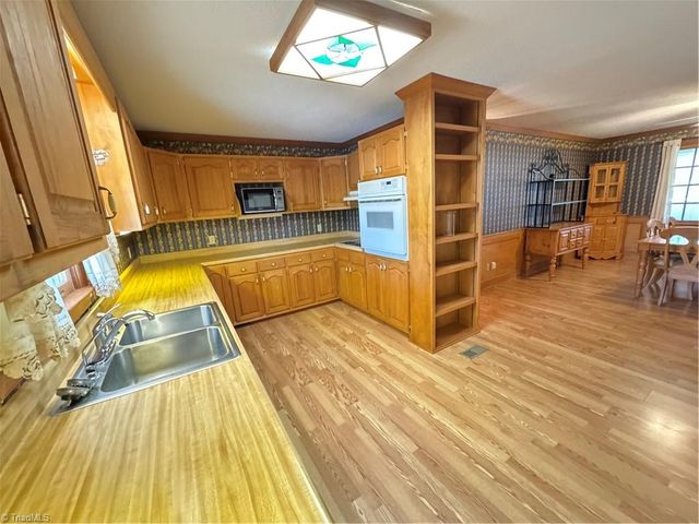 6543 NC Highway 66 S, King, NC 27021