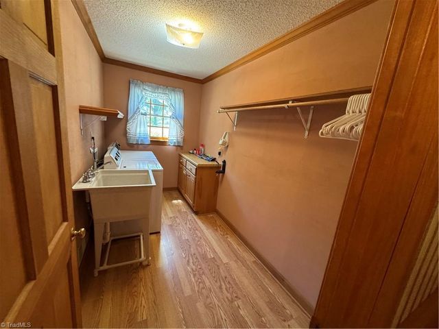 6543 NC Highway 66 S, King, NC 27021