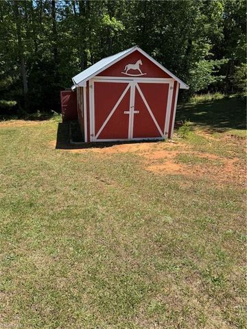 6543 NC Highway 66 S, King, NC 27021